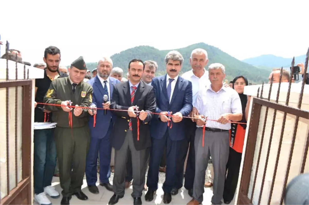 Ak Cami İbadete Açıldı