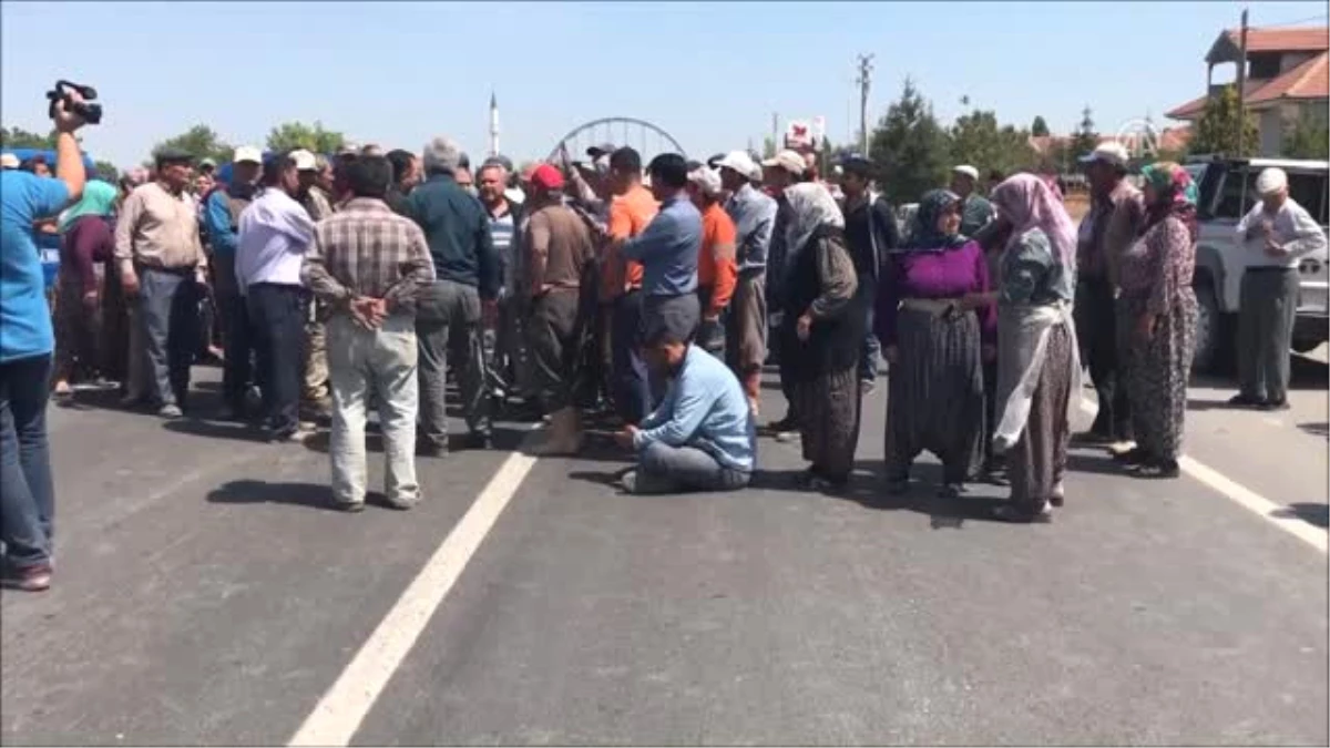 Akşehir\'deki Trafik Kazası - Vatandaşlardan Oturma Eylemi