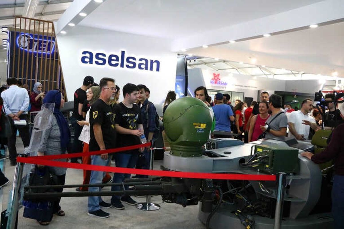 Antalya\'da Milyon Dolarlık Dev Uçaklar Gölgelik Oldu