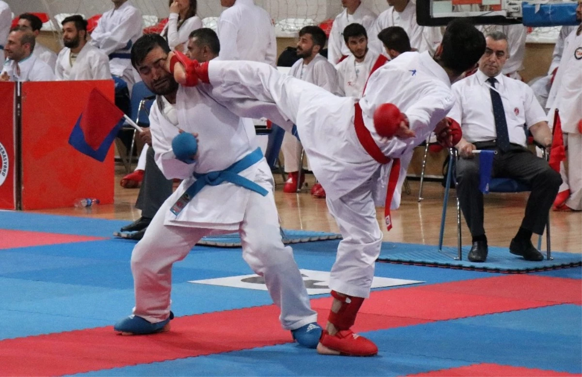 Bolu\'da Kulüpler Türkiye Karate Şampiyonası Başladı