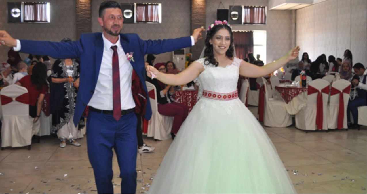 Lise Öğrencileri, Genç Çifte Evlendikten 4 Yıl Sonra Düğün Yaptı
