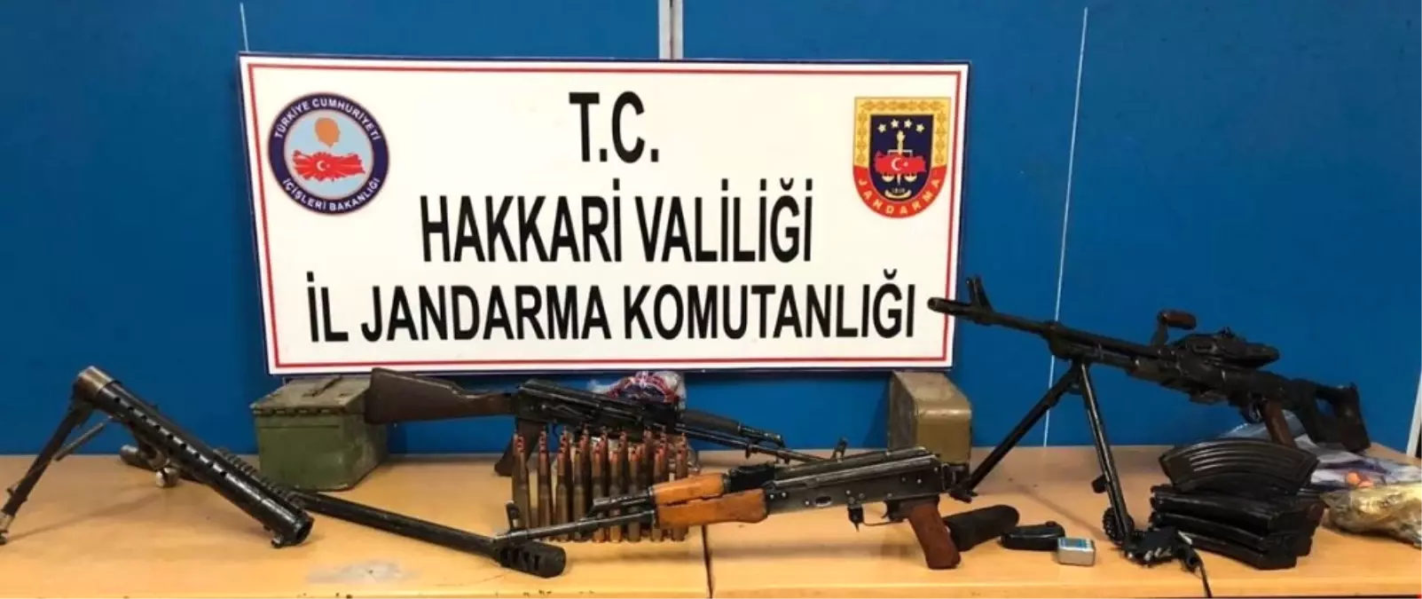 Hakkari Kırsalında Silah, Mühimmat Ele Geçirildi