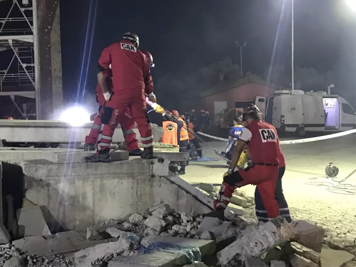 İzmir\'de Nefes Kesen Deprem Tatbikatı