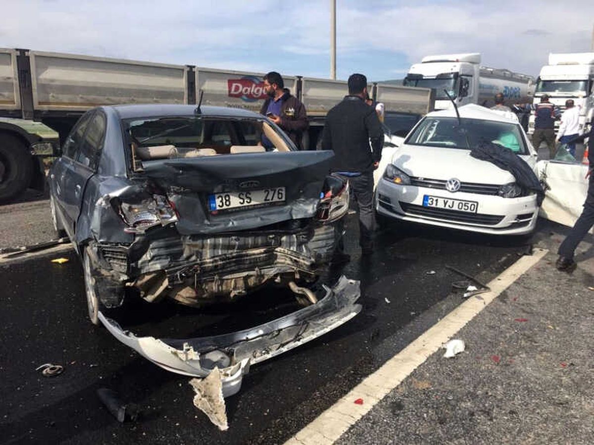 Kahramanmaraş\'ta Zincirleme Trafik Kazası: 1 Ölü, 17 Yaralı