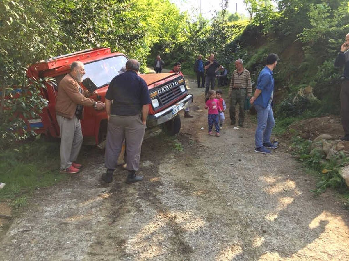 Kamyonet Duvara Çarptı: 23 Yaralı
