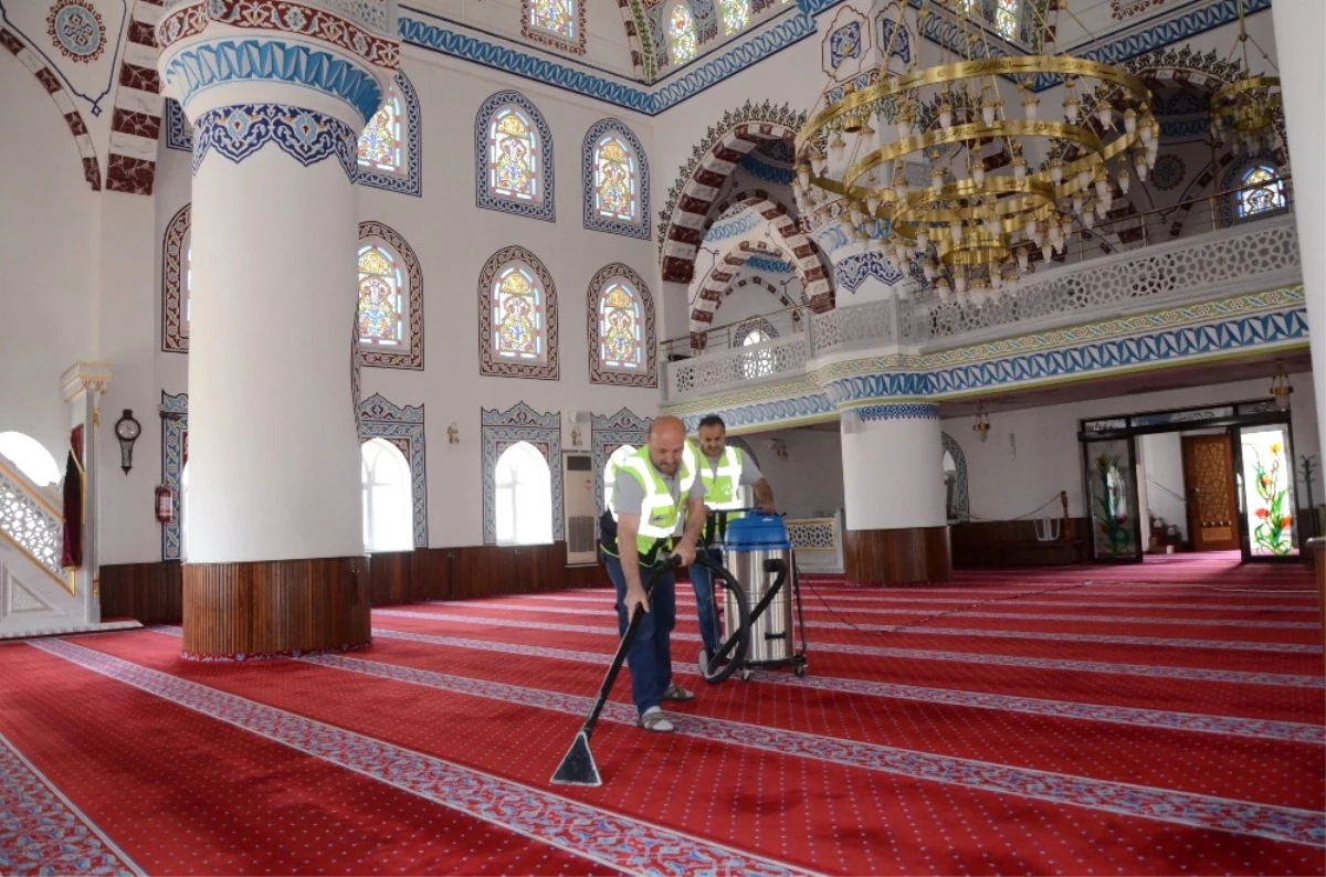 Kartepe\'de Ramazan Hazırlıkları Camilerde Başladı