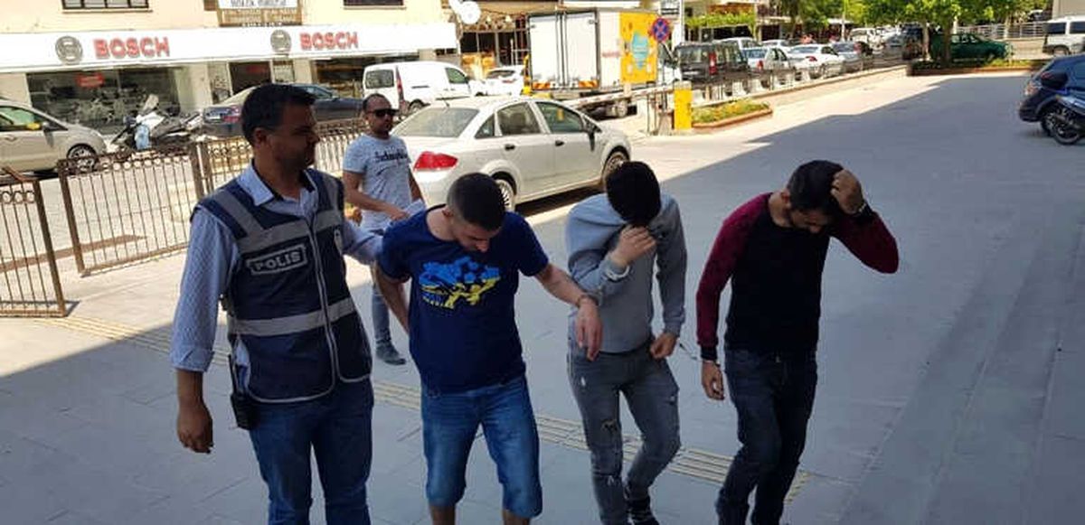 Kuşadası\'nda Çeşitli Suçlardan Aranan 4 Kişi Yakalandı