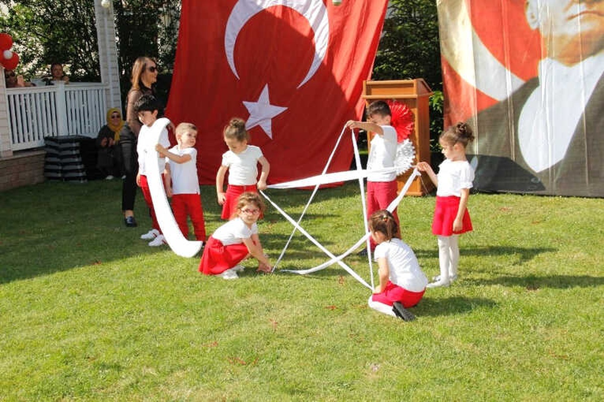 Minikler Hünerlerini Aileleri İçin Sergiledi