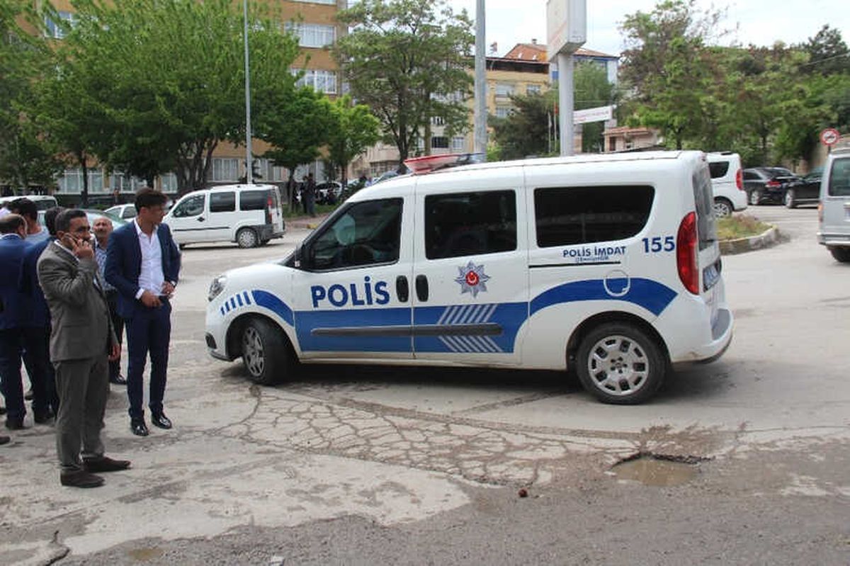 Seçimde Kavga Çıktı, Sandalyeler Havada Uçuştu