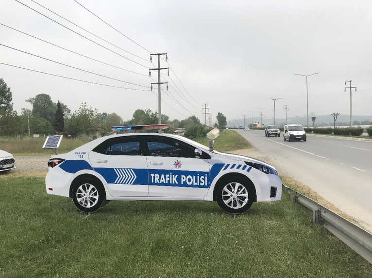 Trafik Kazalarına Karşı Maket Polis Aracı Önlemi
