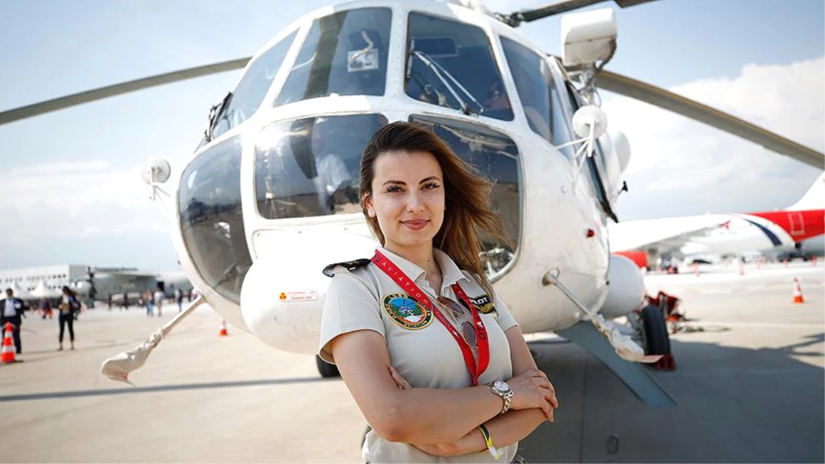 Türkiye\'nin İlk Kadın Yangın Söndürme Pilotu, Alevlere Meydan Okuyor