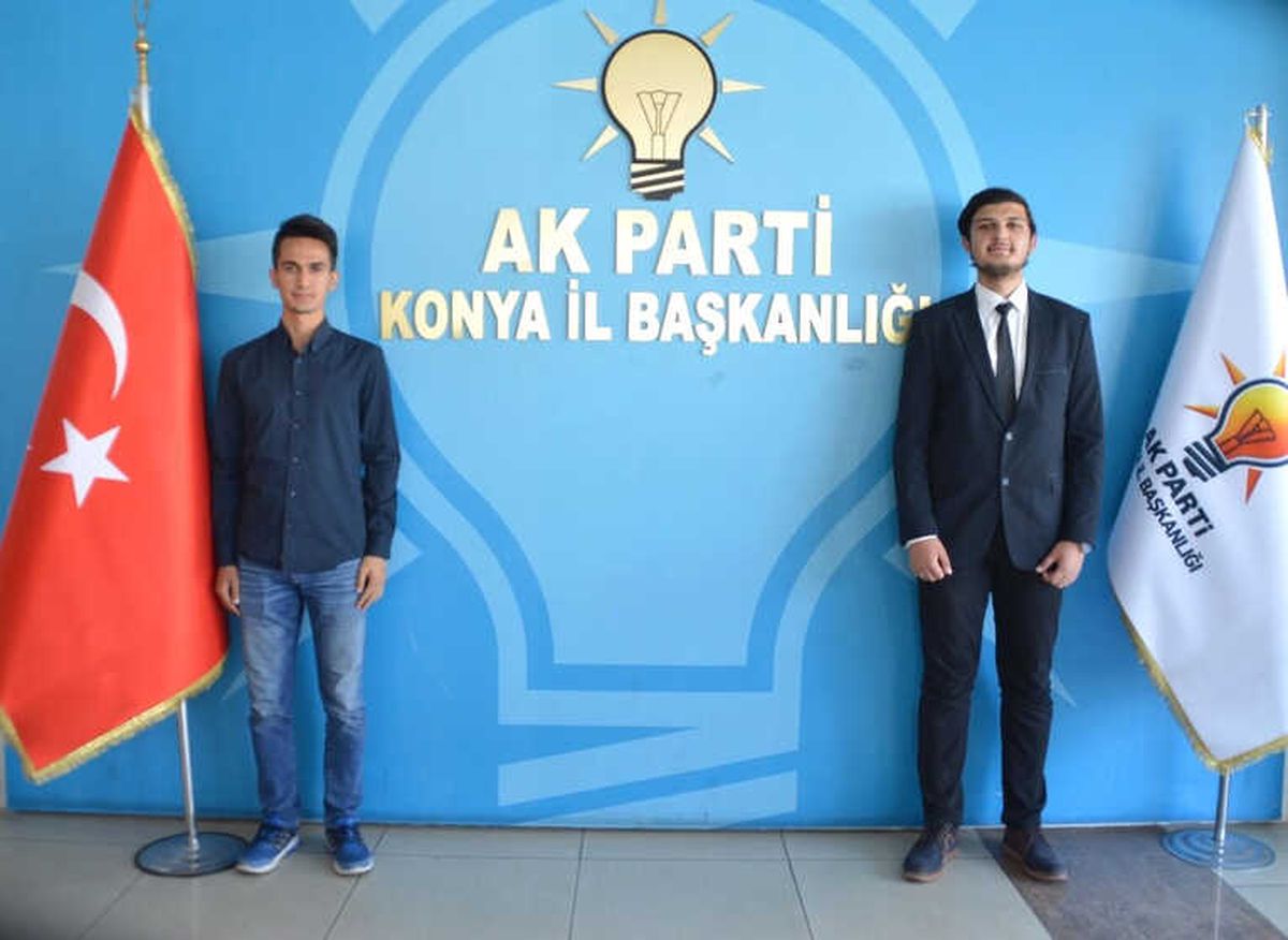 18 Yaşındaki İki Genç Milletvekilliği Aday Adaylığı İçin Başvuru Yaptı