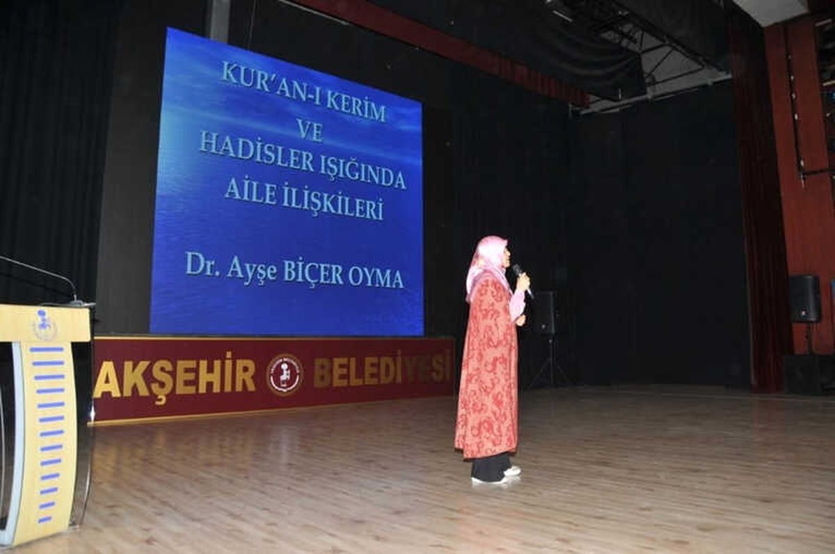 Akşehir\'de "Kur\'an-ı Kerim ve Hadis-i Şerifler Işığında Aile İlişkileri\' Konulu Seminer