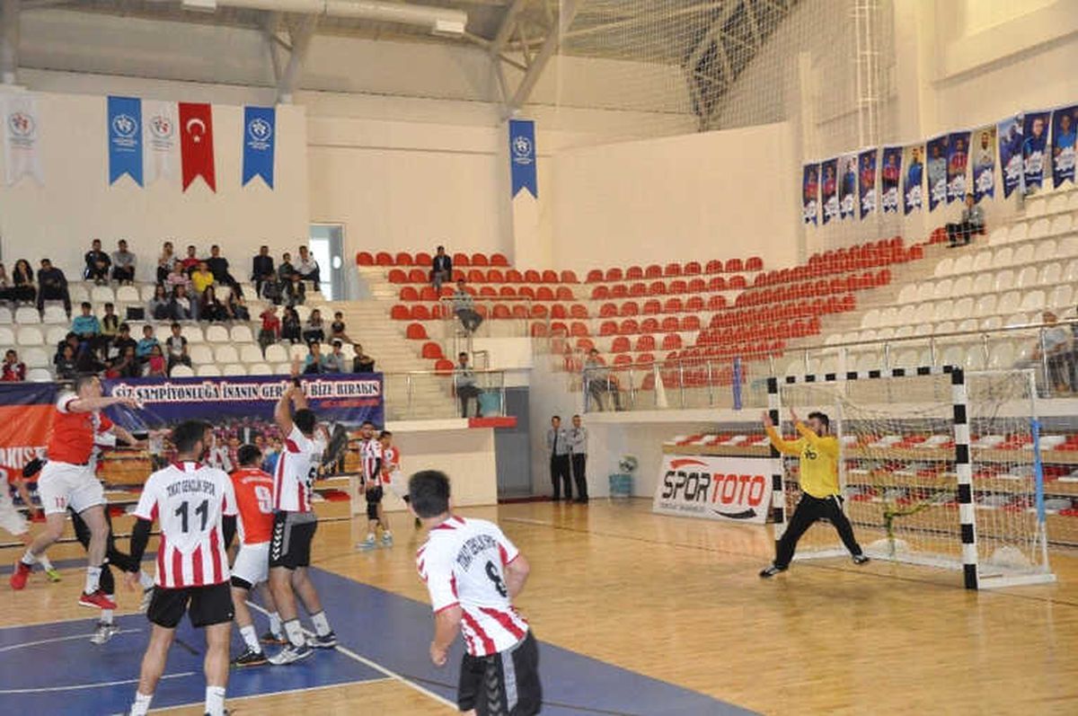 Belediye Hentbol Takımı Son Haftaya Lider Girdi