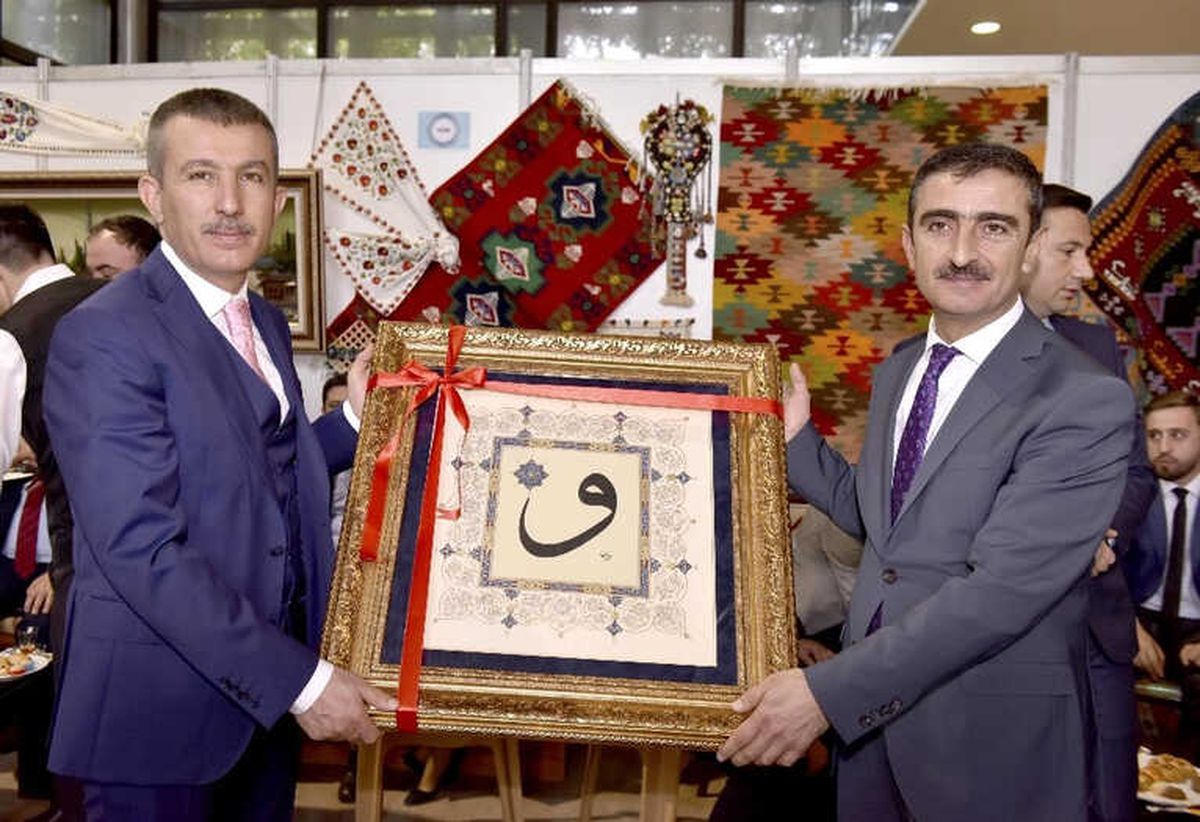 Belmek\'te Eğitim Alan Kursiyerlerin Çalışmalarının Sergilendiği "El Emeği Göz Nuru Yılsonu Sergisi"...