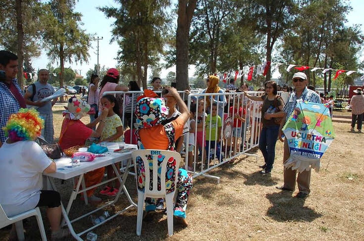 Didim\'de Semalar Uçurtmalarla Doldu