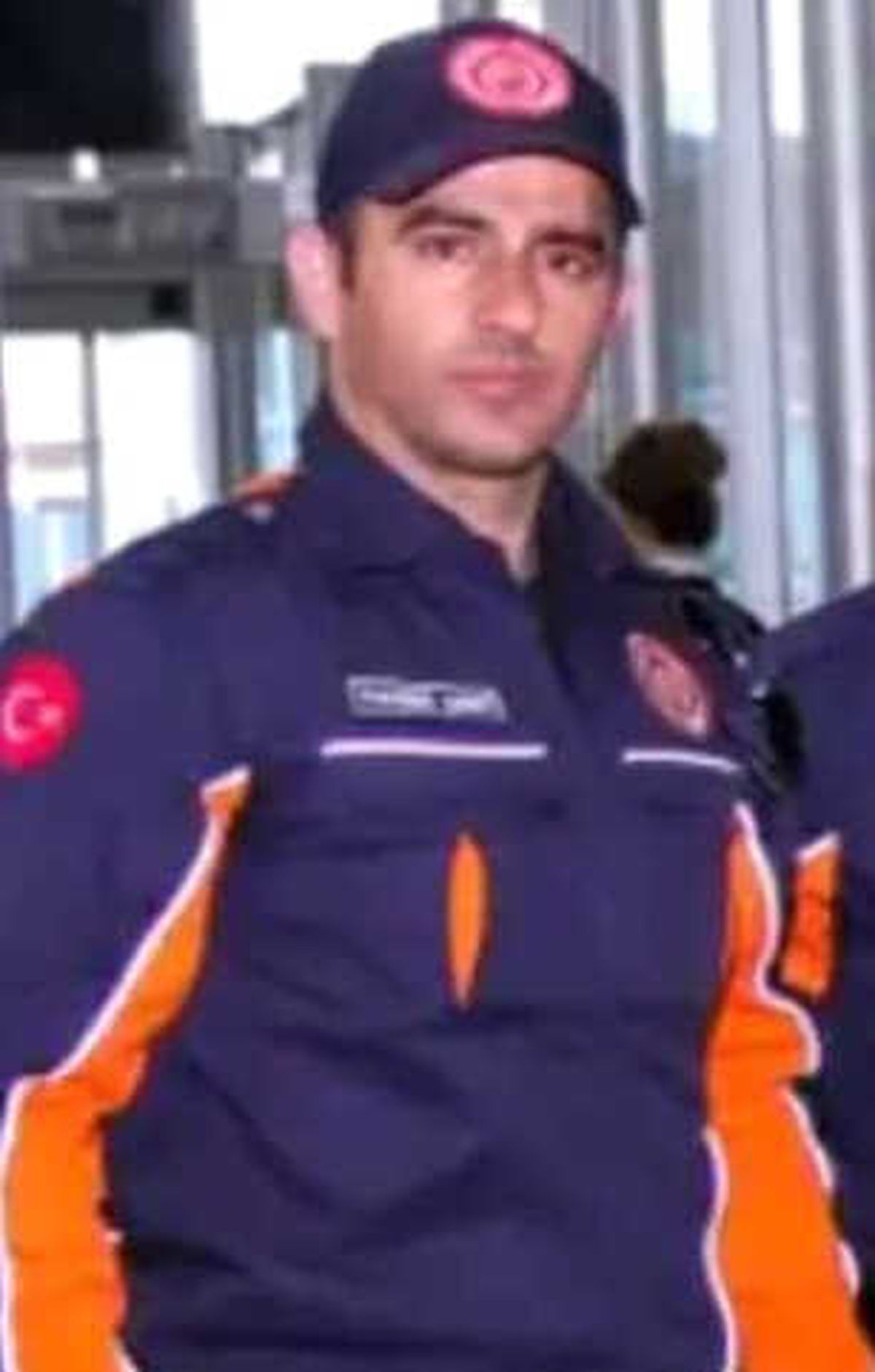 Fatih\'teki Otel Yangınında Ağır Yaralanan İtfaiyeci Şehit Oldu