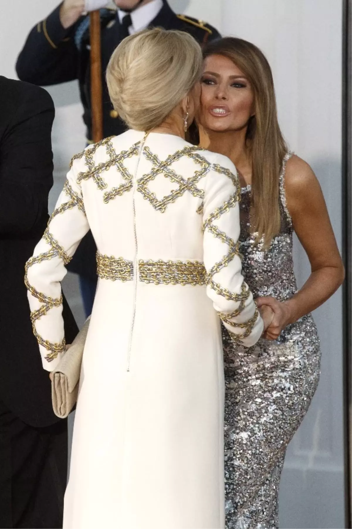 First Lady Macron: "Melania Trump Hapis Hayatı Yaşıyor"