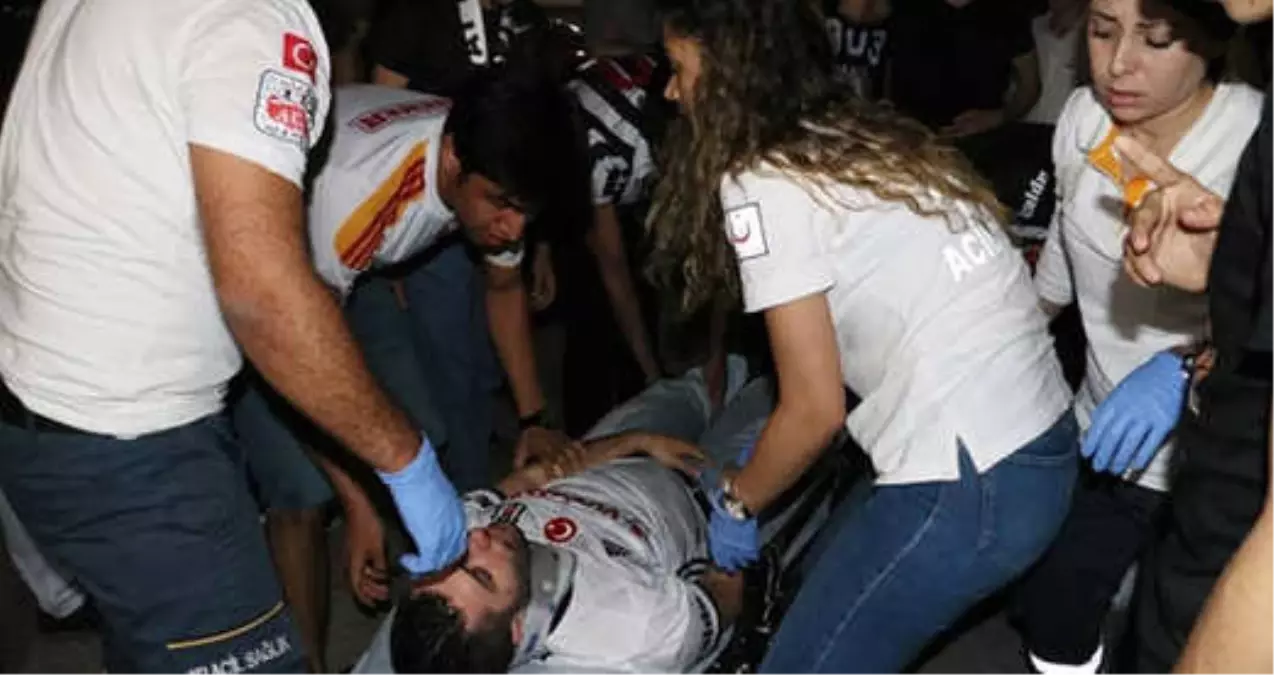 Galatasaray-Beşiktaş Derbisi Sonrasında Kavga Çıktı: 2\'si Ağır 3 Yaralı