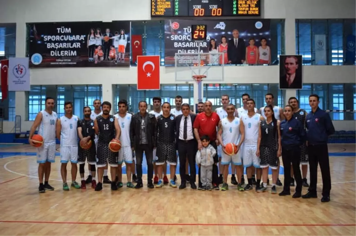 Hakkari\'de \'Veteranlar Basketbol Turnuvası\' Başladı