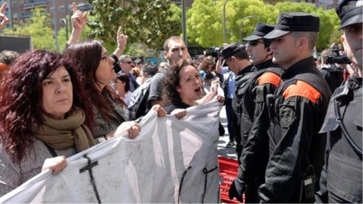 İspanya\'da \'Tecavüze İndirimli Ceza\' Öfkesi Dinmiyor