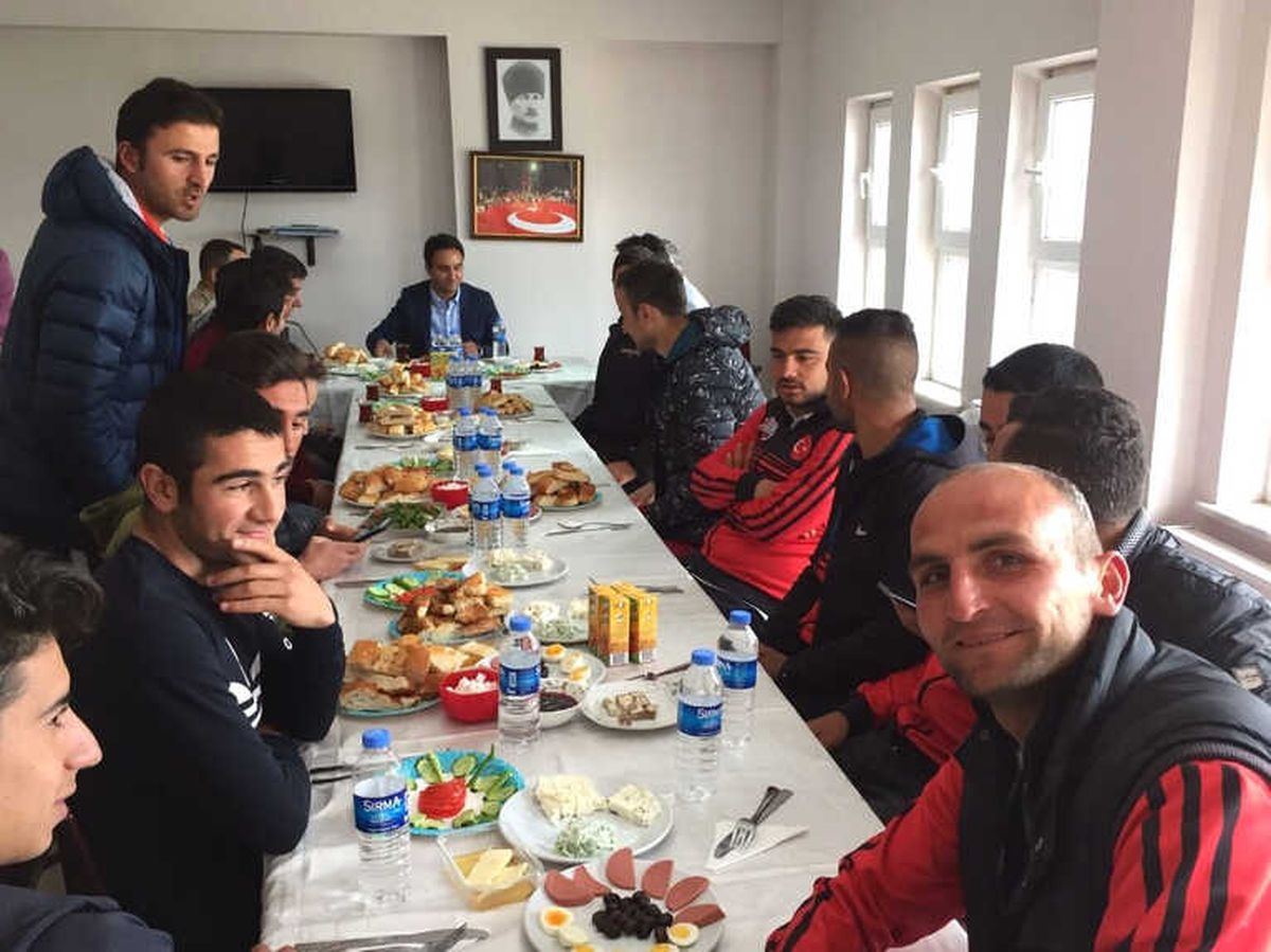 Kaymakam Dundar Destek Verdi, Galibiyetle Sahadan Ayrıldılar