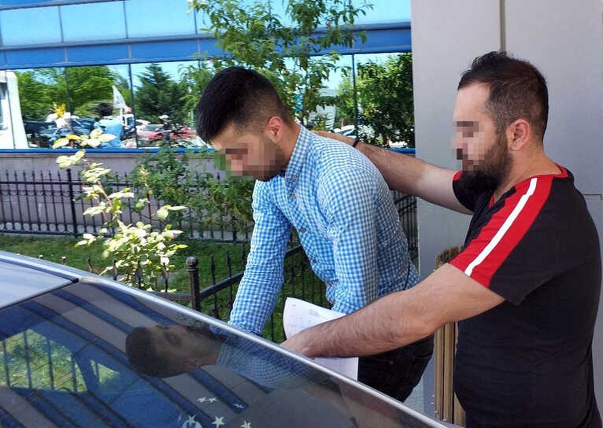 Motosikletli Kurye Uyuşturucu Satarken Yakalandı