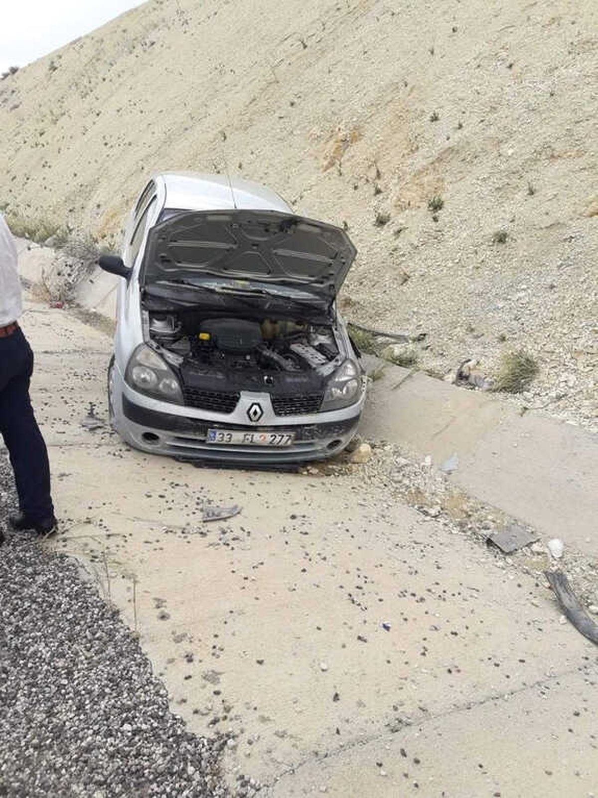 Otomobil Şarampole Yuvarlandı : 1 Yaralı