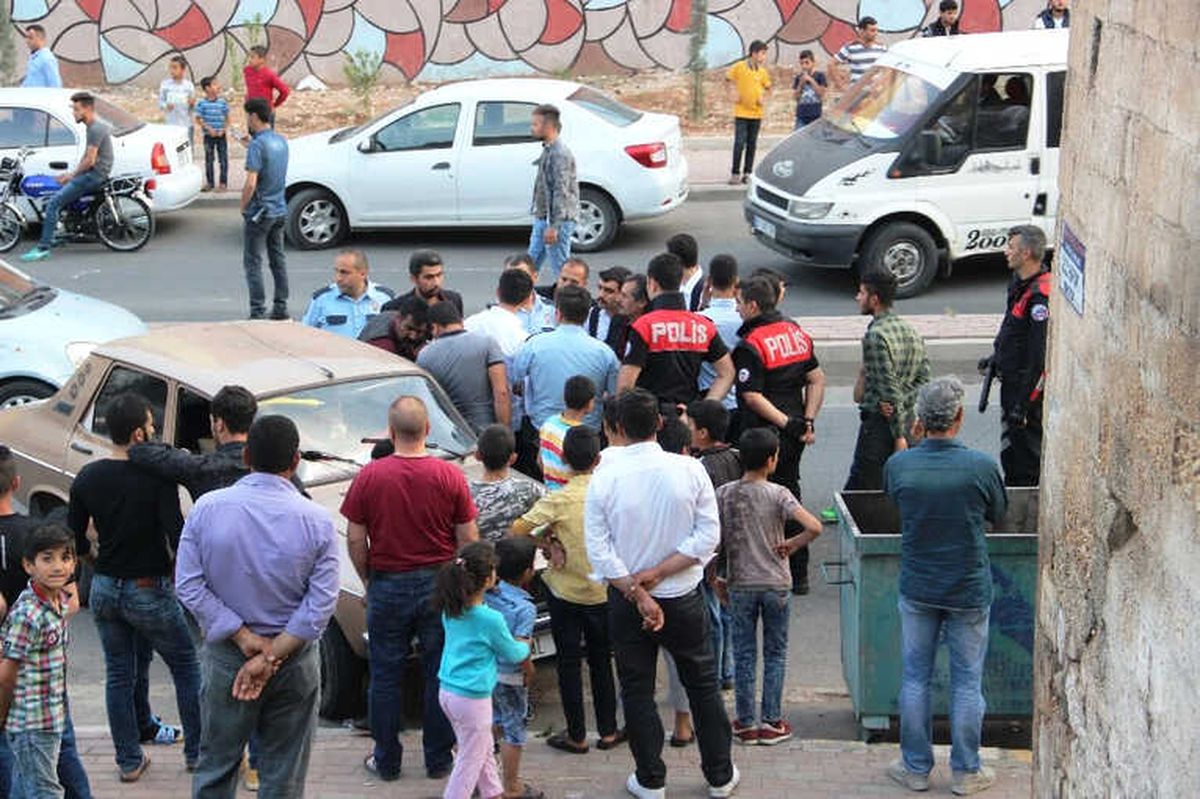 Şanlıurfa\'da Taşlı Sopalı Kavga: 2 Yaralı