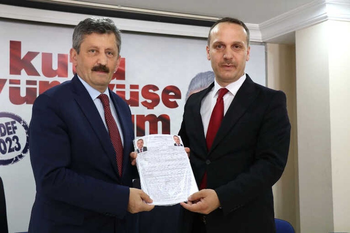 Sav, "Bir Şey Olmak İçin Değil, Bir Şey Yapmak İçin" Sloganıyla Adaylığını Açıkladı