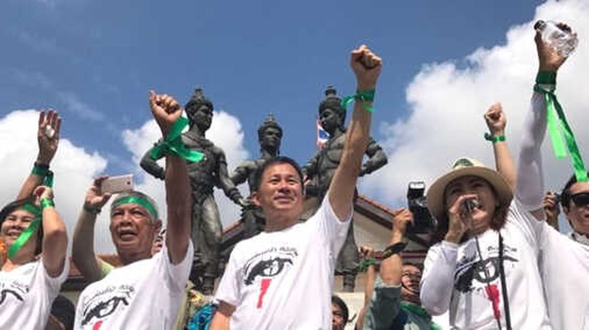 Tayland\'da Çevreciler Lüks Konut Projesini Protesto Etti