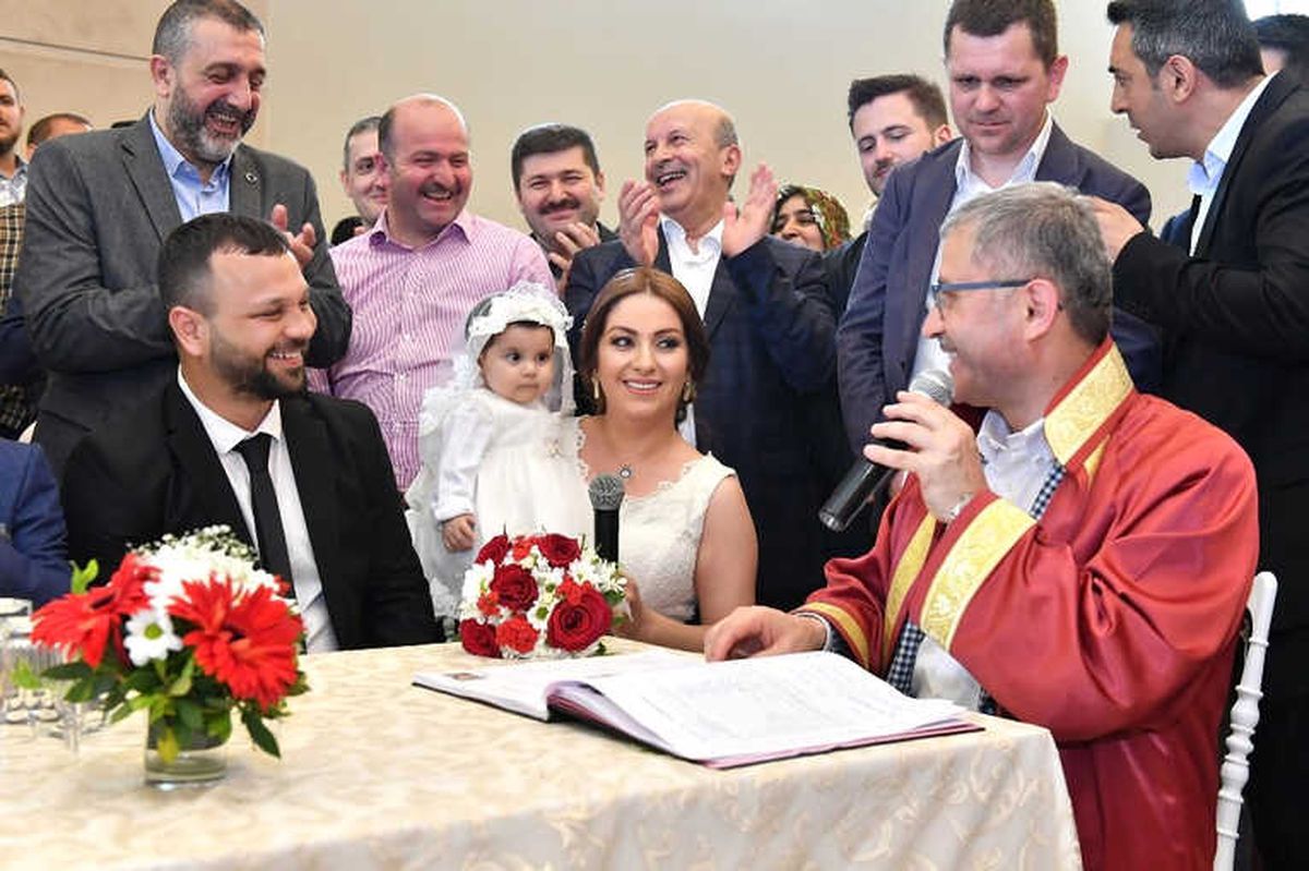 Üsküdar\'da Sosyal Tesise Kavuşan Romanlardan Davullu Zurnalı Kutlama