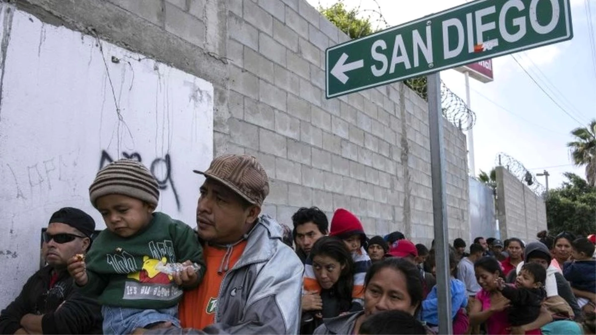 Onlarca Göçmenden Oluşan Kafile Abd-Meksika Sınırında Durduruldu