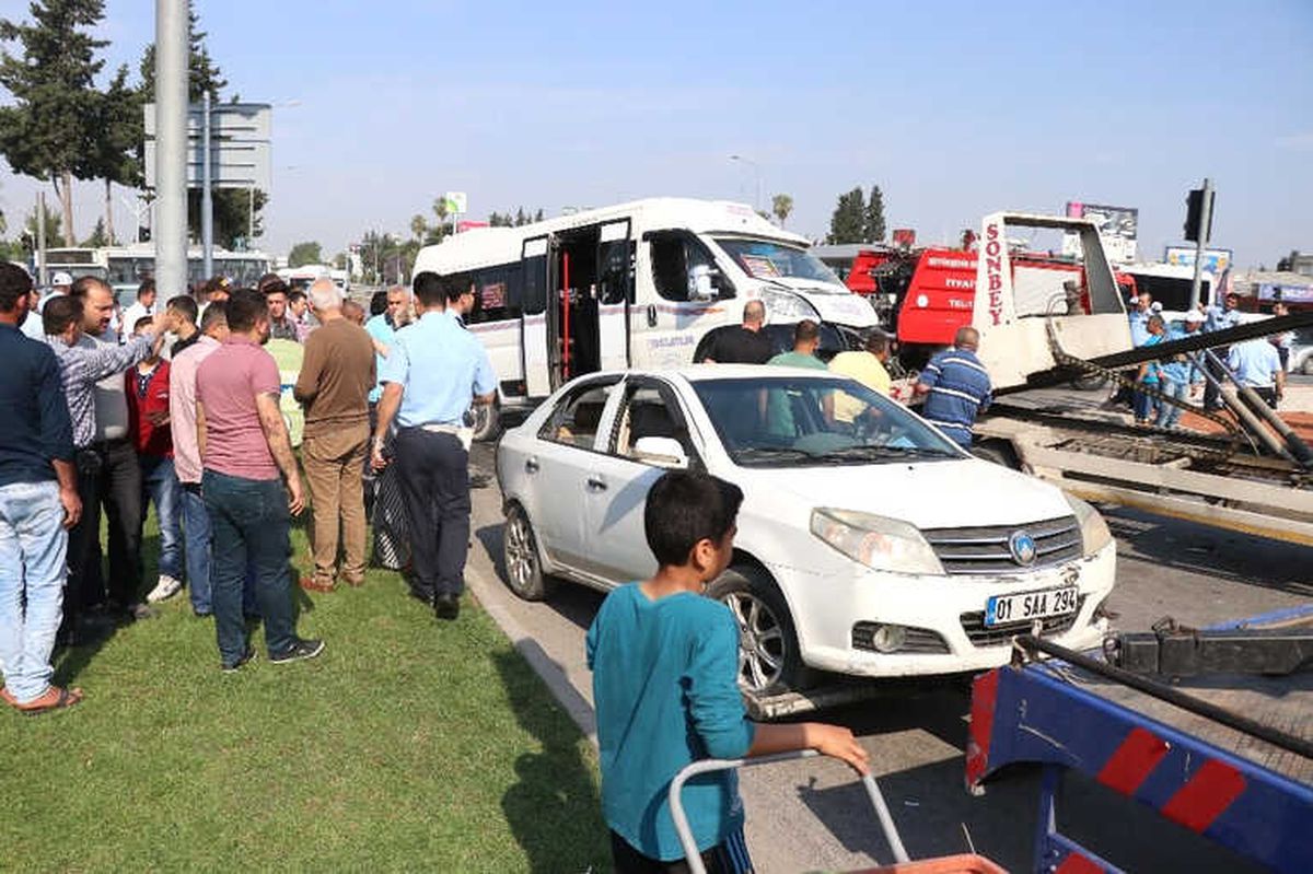 Adana\'da Zincirleme Trafik Kazası: 16 Yaralı
