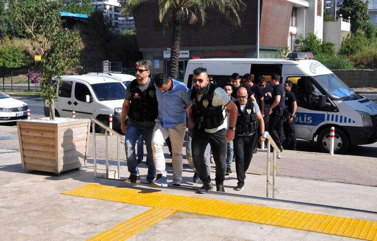 Alanya\'da Gözaltına Alınan 8 Torbacı Adliyede