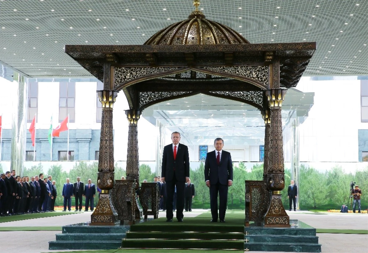Cumhurbaşkanı Erdoğan, Özbekistan\'da Resmi Törenle Karşılandı
