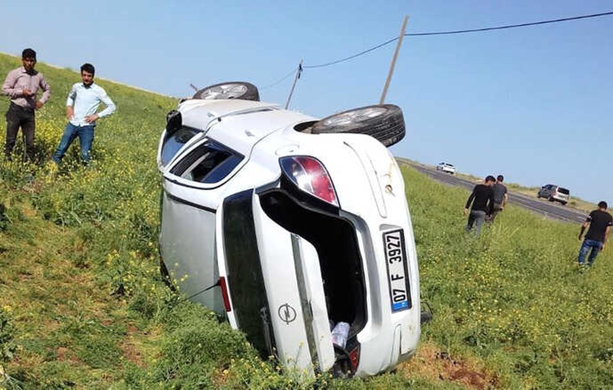 Devrilen Otomobilin Sürücüsü Yaralandı