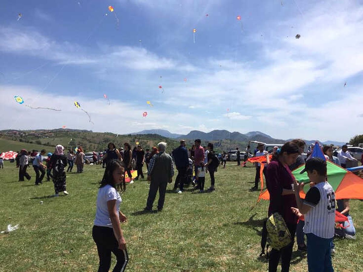 Eğirdir\'de Uçurtma Şenliği ve Çocuk Oyunları Etkinliği Düzenlendi