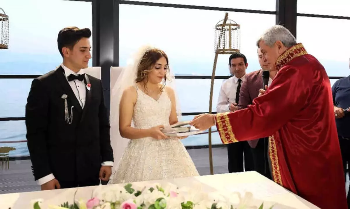 Evlenen Çiftlere Önce Kitap Seti, Sonra Nikah Defteri