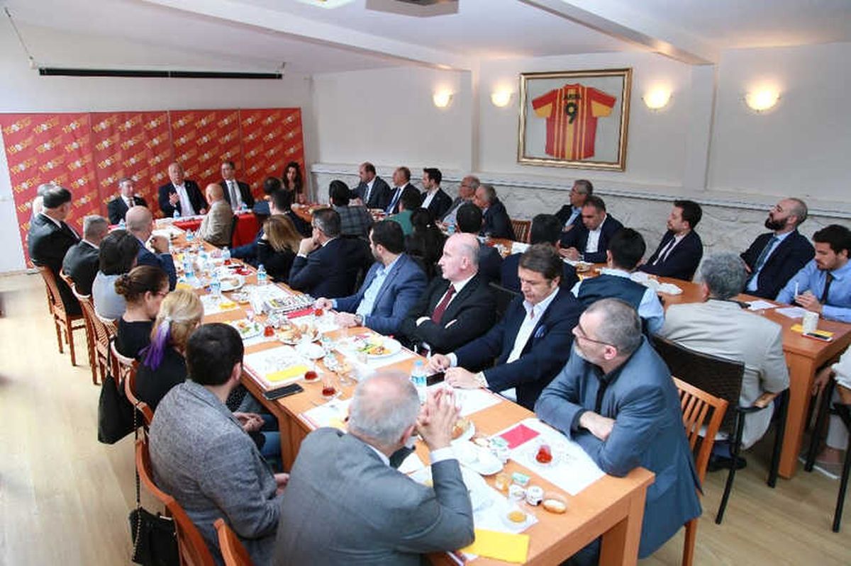 Galatasaray Divan Kurulu Başkanı Eşref Hamamcıoğlu, 1095 Gsyiad\'ta