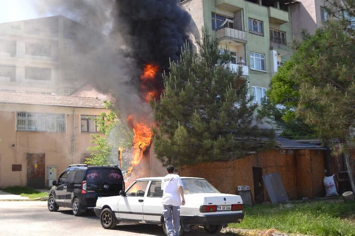 Kaynak Kıvılcımı Büfeyi Alev Topuna Çevirdi