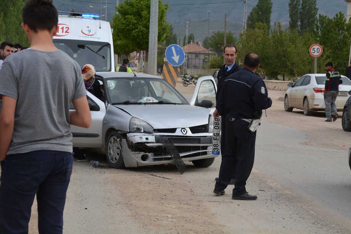 Kayseri\'de Trafik Kazası: 5 Yaralı