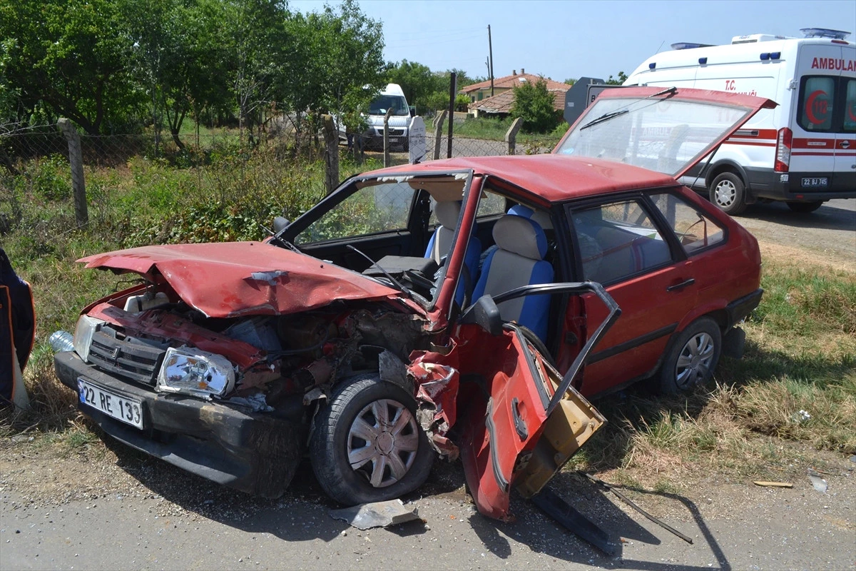Keşan\'da Trafik Kazası: 2 Yaralı