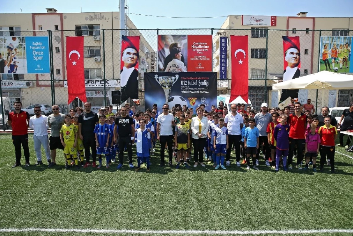 Konak\'ta Miniklerden Futbol Şenliği