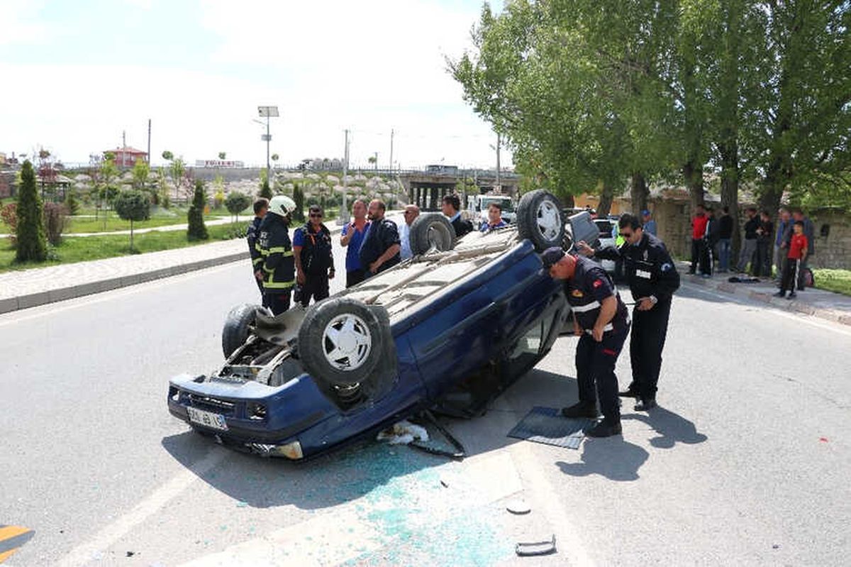 Niğde\'de Otomobil Takla Attı: 1 Yaralı