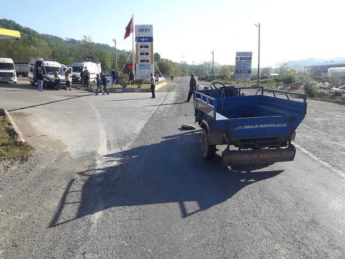 Ordu\'da Patpat ile Minibüs Çarpıştı: 4 Yaralı