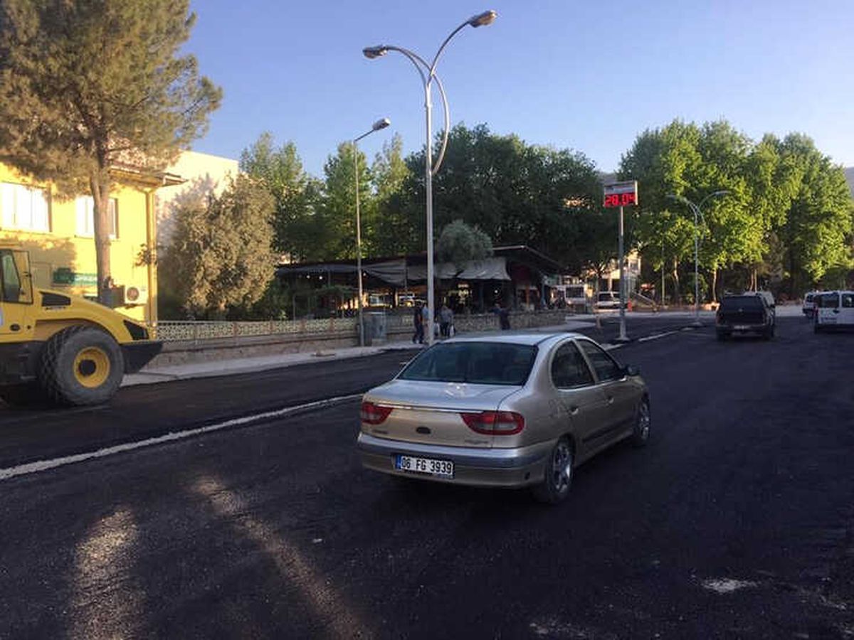 Osmaneli\'nde Yol ve Çevre Düzenlemeleri Devam Ediyor