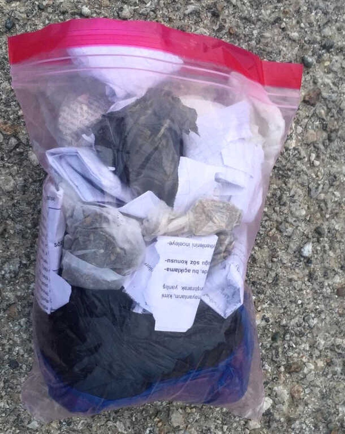 Otomobilden Uyuşturucu Atan 3 Şüpheli Yakalandı
