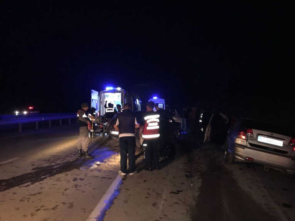 Sakarya\'da Ters Yön Kazası: 4 Yaralı