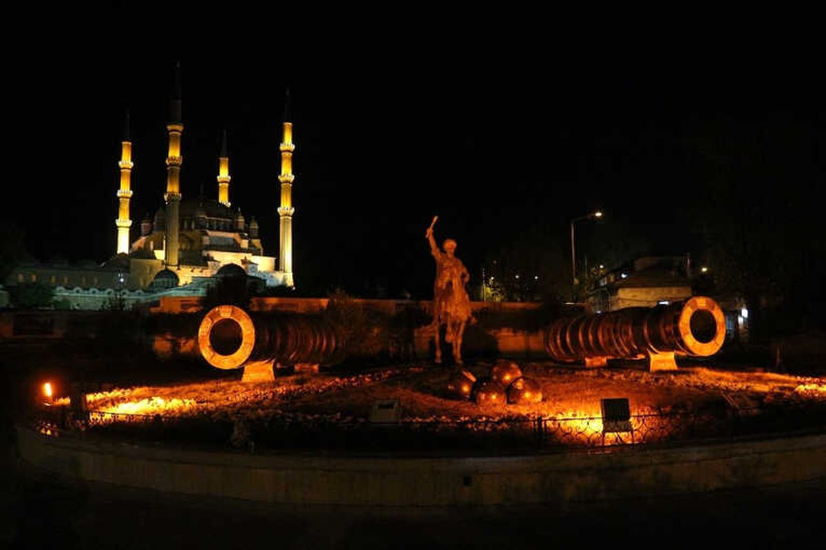 Selimiye Camii\'nde Berat Kandili Coşkusu